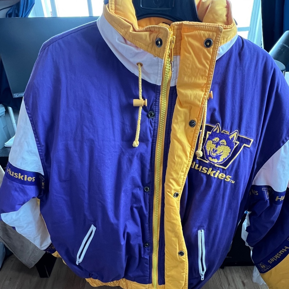 Vintage University of Washington Huskies Pro Player puffy jacket